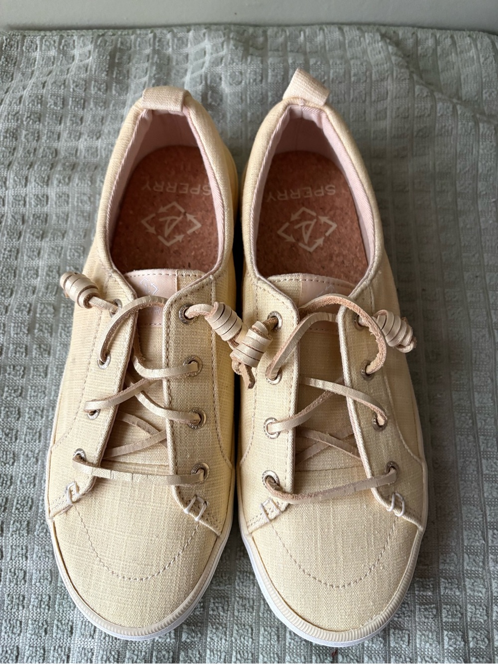 Sperry boat shoes Light yellow Canvas Lace-Up Sneakers Sz 7.5